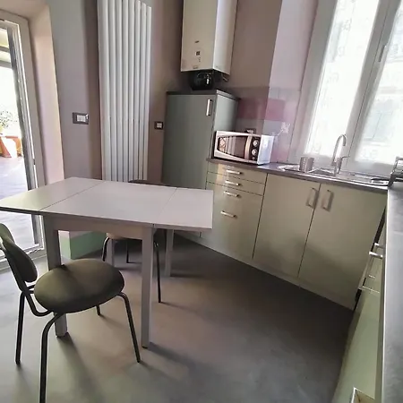 Tra Il Mare E Il Borgo شقة