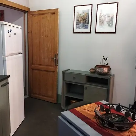 Tra Il Mare E Il Borgo