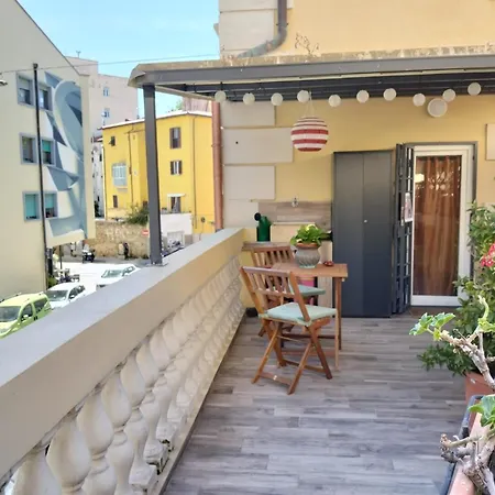 Tra Il Mare E Il Borgo